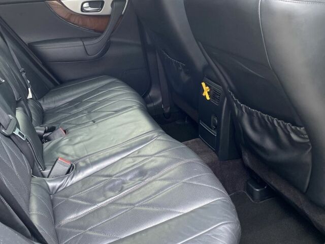 Чорний Інфініті FX 37, об'ємом двигуна 3.7 л та пробігом 186 тис. км за 18500 $, фото 15 на Automoto.ua