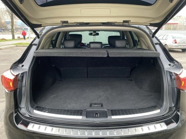 Чорний Інфініті FX 37, об'ємом двигуна 3.7 л та пробігом 186 тис. км за 18500 $, фото 11 на Automoto.ua