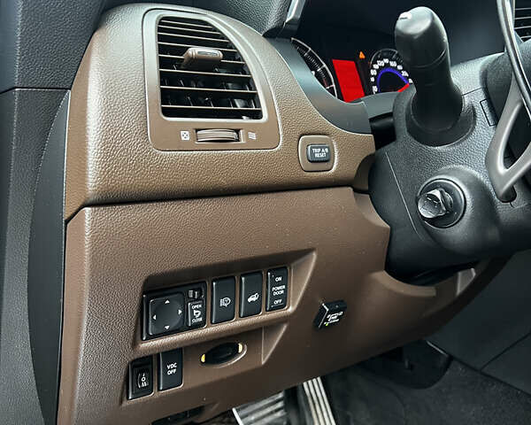 Черный Инфинити FX 37, объемом двигателя 3.7 л и пробегом 190 тыс. км за 16800 $, фото 13 на Automoto.ua