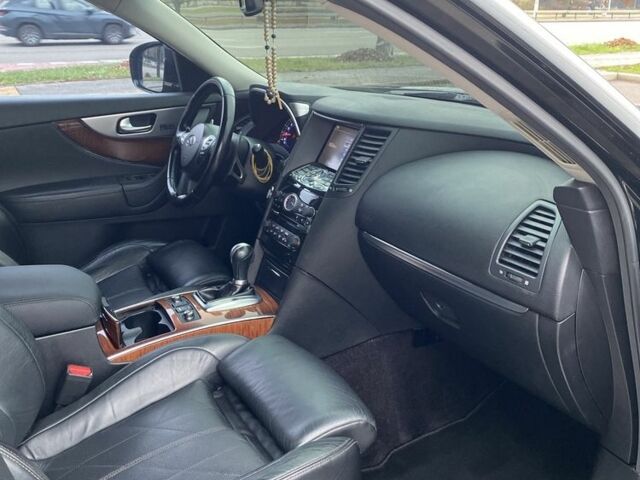 Чорний Інфініті FX 37, об'ємом двигуна 3.7 л та пробігом 186 тис. км за 18500 $, фото 17 на Automoto.ua