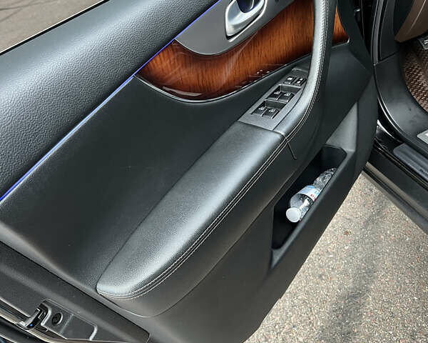 Черный Инфинити FX 37, объемом двигателя 3.7 л и пробегом 190 тыс. км за 16800 $, фото 11 на Automoto.ua