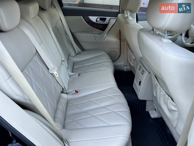 Черный Инфинити FX 37, объемом двигателя 3.7 л и пробегом 183 тыс. км за 14850 $, фото 39 на Automoto.ua