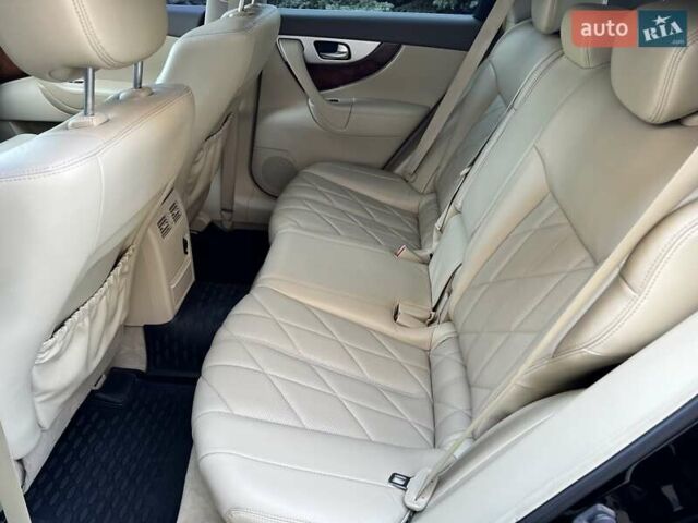 Черный Инфинити FX 37, объемом двигателя 3.7 л и пробегом 183 тыс. км за 14850 $, фото 36 на Automoto.ua