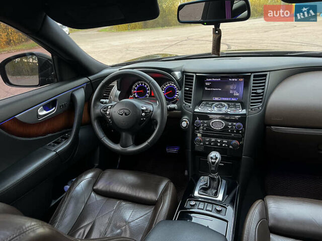 Черный Инфинити FX 37, объемом двигателя 3.7 л и пробегом 190 тыс. км за 16800 $, фото 9 на Automoto.ua