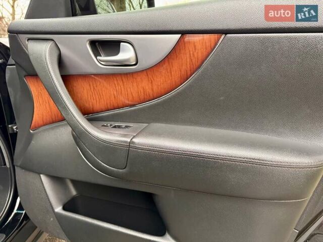 Чорний Інфініті FX 37, об'ємом двигуна 3.7 л та пробігом 211 тис. км за 16900 $, фото 43 на Automoto.ua