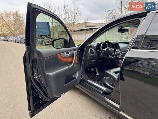 Чорний Інфініті FX 37, об'ємом двигуна 3.7 л та пробігом 211 тис. км за 16900 $, фото 49 на Automoto.ua