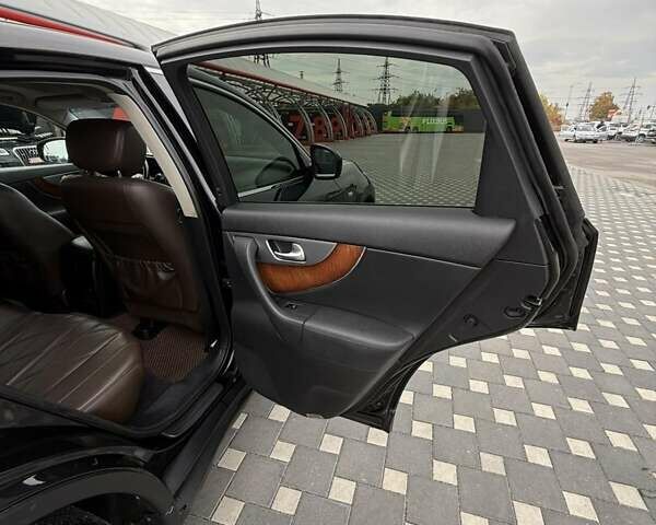 Черный Инфинити FX 37, объемом двигателя 3.7 л и пробегом 172 тыс. км за 17700 $, фото 13 на Automoto.ua