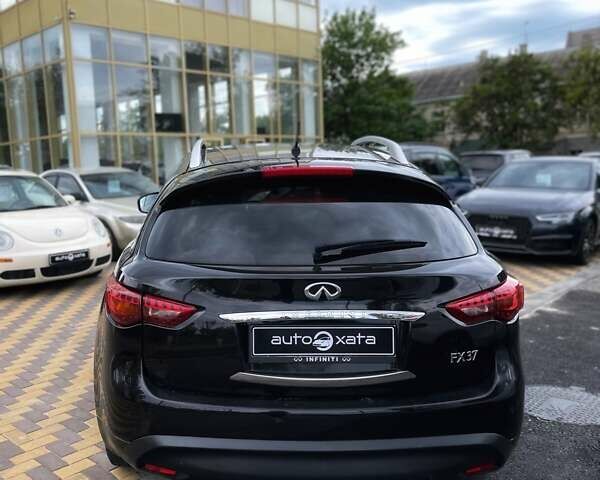 Черный Инфинити FX 37, объемом двигателя 3.7 л и пробегом 199 тыс. км за 15300 $, фото 4 на Automoto.ua