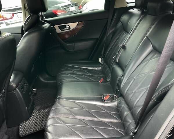 Черный Инфинити FX 37, объемом двигателя 3.7 л и пробегом 199 тыс. км за 15300 $, фото 10 на Automoto.ua