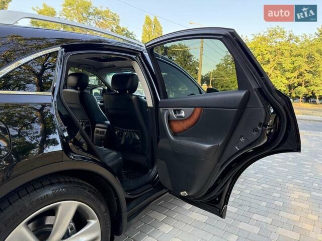 Черный Инфинити FX 37, объемом двигателя 3.7 л и пробегом 211 тыс. км за 16800 $, фото 60 на Automoto.ua