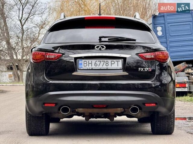 Чорний Інфініті FX 37, об'ємом двигуна 3.7 л та пробігом 211 тис. км за 16900 $, фото 13 на Automoto.ua