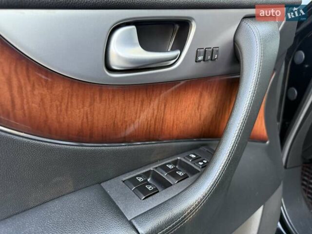 Черный Инфинити FX 37, объемом двигателя 3.7 л и пробегом 211 тыс. км за 16800 $, фото 37 на Automoto.ua