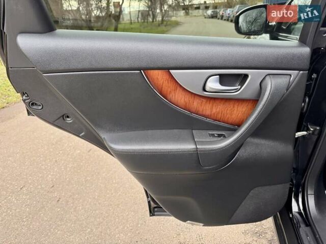 Чорний Інфініті FX 37, об'ємом двигуна 3.7 л та пробігом 211 тис. км за 16900 $, фото 57 на Automoto.ua