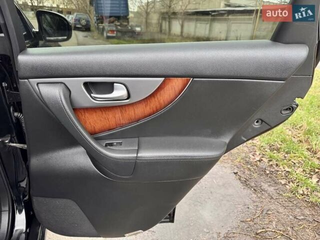 Чорний Інфініті FX 37, об'ємом двигуна 3.7 л та пробігом 211 тис. км за 16900 $, фото 60 на Automoto.ua