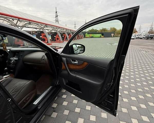 Черный Инфинити FX 37, объемом двигателя 3.7 л и пробегом 172 тыс. км за 17700 $, фото 10 на Automoto.ua