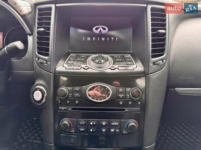Чорний Інфініті FX 37, об'ємом двигуна 3.7 л та пробігом 211 тис. км за 16900 $, фото 76 на Automoto.ua