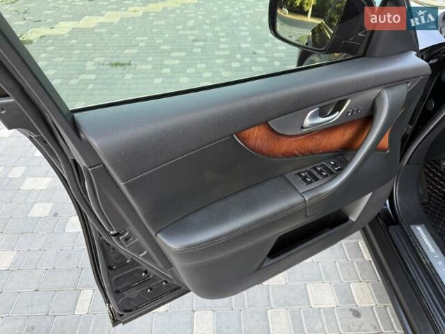 Черный Инфинити FX 37, объемом двигателя 3.7 л и пробегом 211 тыс. км за 16800 $, фото 36 на Automoto.ua