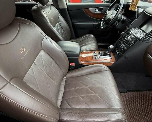 Черный Инфинити FX 37, объемом двигателя 3.7 л и пробегом 172 тыс. км за 17700 $, фото 1 на Automoto.ua