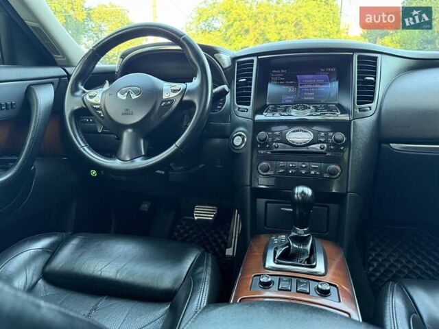 Черный Инфинити FX 37, объемом двигателя 3.7 л и пробегом 211 тыс. км за 16800 $, фото 72 на Automoto.ua
