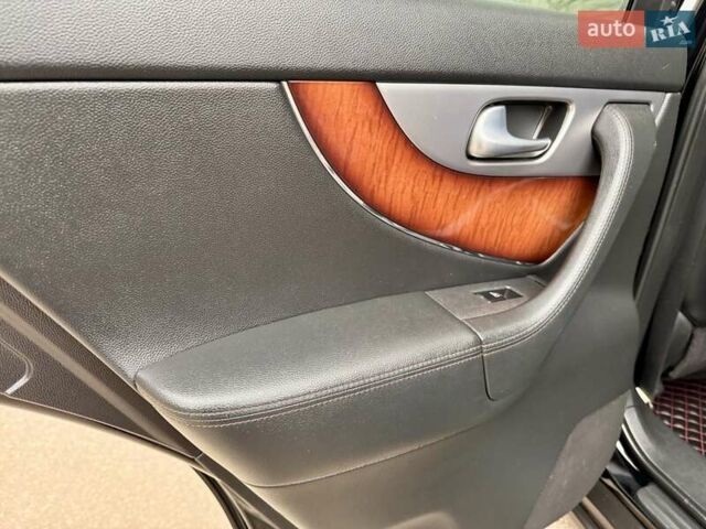 Чорний Інфініті FX 37, об'ємом двигуна 3.7 л та пробігом 211 тис. км за 16900 $, фото 58 на Automoto.ua