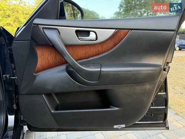 Черный Инфинити FX 37, объемом двигателя 3.7 л и пробегом 211 тыс. км за 16800 $, фото 48 на Automoto.ua