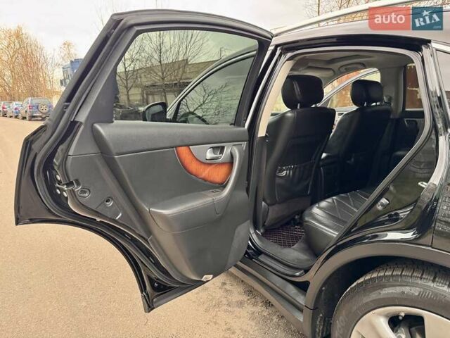 Чорний Інфініті FX 37, об'ємом двигуна 3.7 л та пробігом 211 тис. км за 16900 $, фото 56 на Automoto.ua