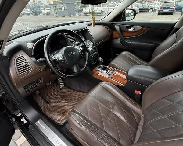 Черный Инфинити FX 37, объемом двигателя 3.7 л и пробегом 172 тыс. км за 17700 $, фото 4 на Automoto.ua