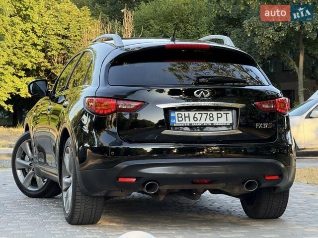 Черный Инфинити FX 37, объемом двигателя 3.7 л и пробегом 211 тыс. км за 16800 $, фото 19 на Automoto.ua