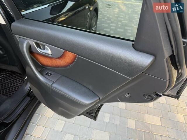 Черный Инфинити FX 37, объемом двигателя 3.7 л и пробегом 211 тыс. км за 16800 $, фото 55 на Automoto.ua