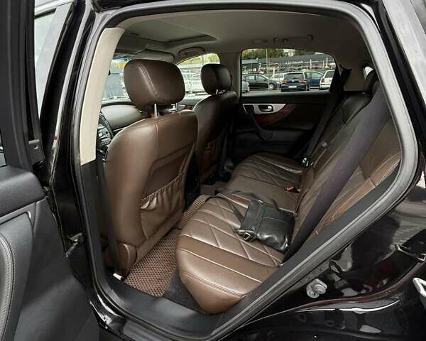 Черный Инфинити FX 37, объемом двигателя 3.7 л и пробегом 172 тыс. км за 17700 $, фото 12 на Automoto.ua