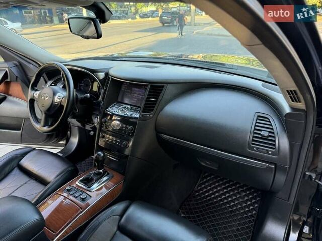 Черный Инфинити FX 37, объемом двигателя 3.7 л и пробегом 211 тыс. км за 16800 $, фото 2 на Automoto.ua