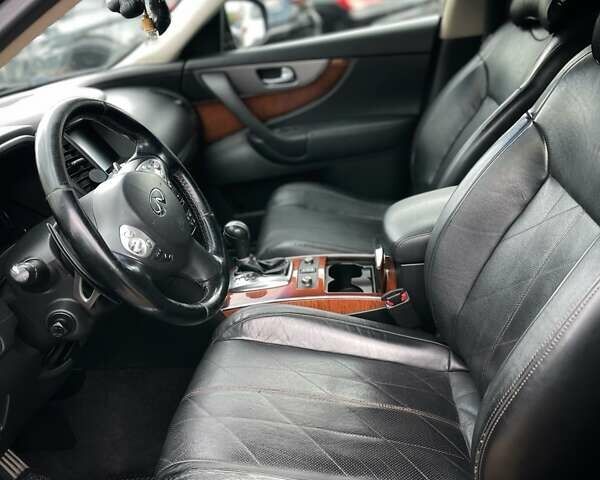 Черный Инфинити FX 37, объемом двигателя 3.7 л и пробегом 199 тыс. км за 15300 $, фото 5 на Automoto.ua