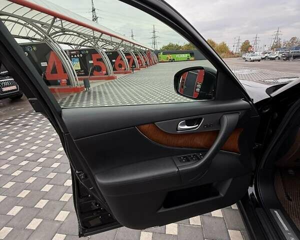 Черный Инфинити FX 37, объемом двигателя 3.7 л и пробегом 172 тыс. км за 17700 $, фото 14 на Automoto.ua