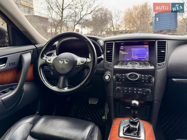 Чорний Інфініті FX 37, об'ємом двигуна 3.7 л та пробігом 211 тис. км за 16900 $, фото 78 на Automoto.ua