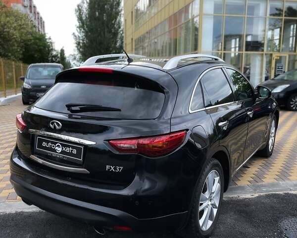 Черный Инфинити FX 37, объемом двигателя 3.7 л и пробегом 199 тыс. км за 15300 $, фото 3 на Automoto.ua