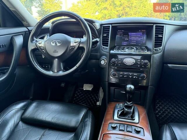Черный Инфинити FX 37, объемом двигателя 3.7 л и пробегом 211 тыс. км за 16800 $, фото 61 на Automoto.ua