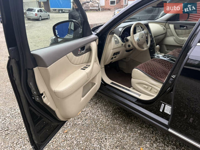 Черный Инфинити FX 37, объемом двигателя 3.7 л и пробегом 226 тыс. км за 16300 $, фото 4 на Automoto.ua