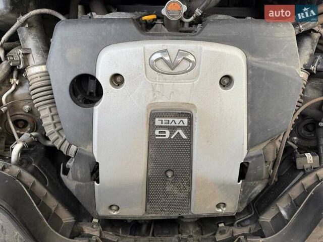 Чорний Інфініті FX 37, об'ємом двигуна 3.7 л та пробігом 178 тис. км за 16750 $, фото 64 на Automoto.ua