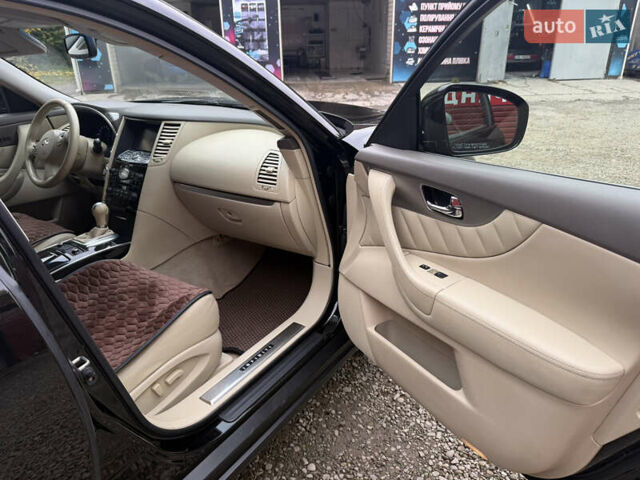 Черный Инфинити FX 37, объемом двигателя 3.7 л и пробегом 226 тыс. км за 16300 $, фото 7 на Automoto.ua