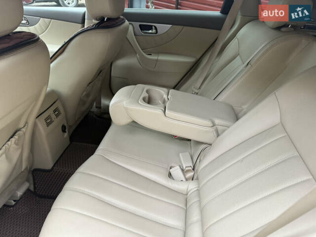 Черный Инфинити FX 37, объемом двигателя 3.7 л и пробегом 226 тыс. км за 16300 $, фото 1 на Automoto.ua