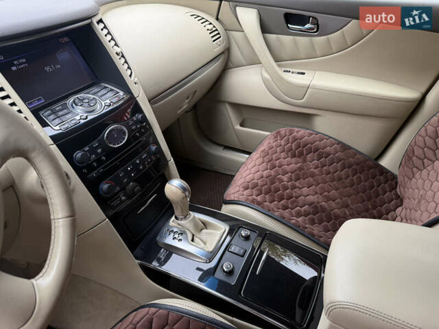 Черный Инфинити FX 37, объемом двигателя 3.7 л и пробегом 226 тыс. км за 16300 $, фото 2 на Automoto.ua