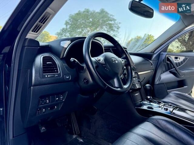 Чорний Інфініті FX 37, об'ємом двигуна 3.7 л та пробігом 202 тис. км за 15400 $, фото 50 на Automoto.ua