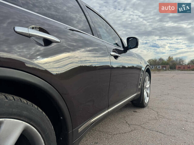 Инфинити FX 37 2010 в Киеве на Automoto.ua Коричневый Инфинити FX 37, объемом двигателя 3.7 л и пробегом 235 тыс. км за 13999 $, фото 29 на Automoto.ua