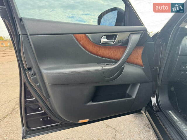 Инфинити FX 37 2010 в Киеве на Automoto.ua Коричневый Инфинити FX 37, объемом двигателя 3.7 л и пробегом 235 тыс. км за 13999 $, фото 35 на Automoto.ua