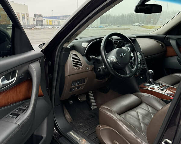 Коричневый Инфинити FX 37, объемом двигателя 3.7 л и пробегом 67 тыс. км за 25000 $, фото 21 на Automoto.ua