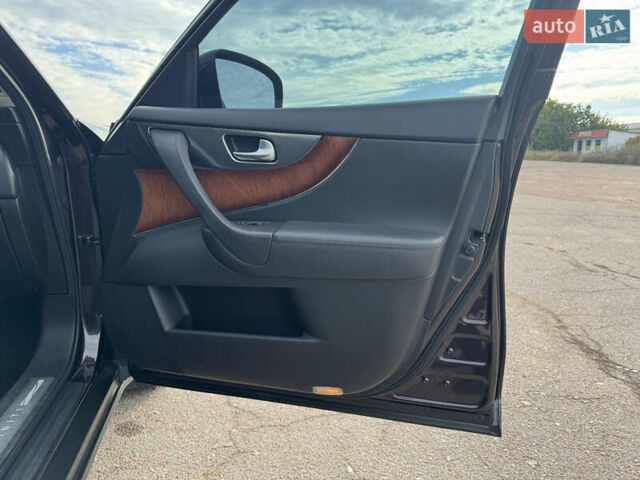 Инфинити FX 37 2010 в Киеве на Automoto.ua Коричневый Инфинити FX 37, объемом двигателя 3.7 л и пробегом 235 тыс. км за 13999 $, фото 44 на Automoto.ua