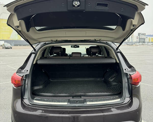 Коричневый Инфинити FX 37, объемом двигателя 3.7 л и пробегом 67 тыс. км за 25000 $, фото 6 на Automoto.ua