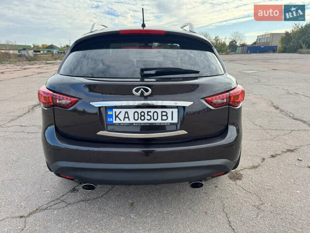 Инфинити FX 37 2010 в Киеве на Automoto.ua Коричневый Инфинити FX 37, объемом двигателя 3.7 л и пробегом 235 тыс. км за 13999 $, фото 27 на Automoto.ua
