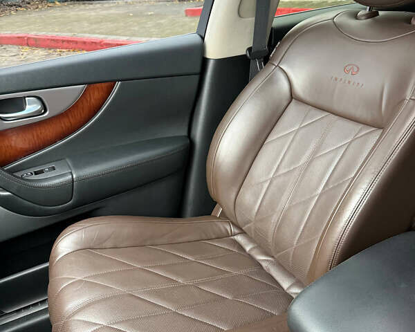 Коричневый Инфинити FX 37, объемом двигателя 3.7 л и пробегом 132 тыс. км за 13700 $, фото 8 на Automoto.ua