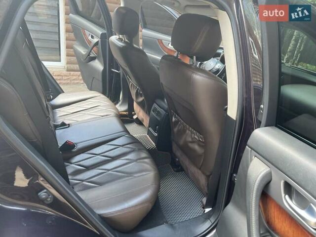 Коричневый Инфинити FX 37, объемом двигателя 3.7 л и пробегом 210 тыс. км за 13000 $, фото 2 на Automoto.ua